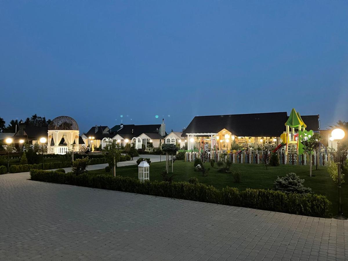 Готельно-Ресторанний Комплекс Прованс Парк Potchaïv Extérieur photo