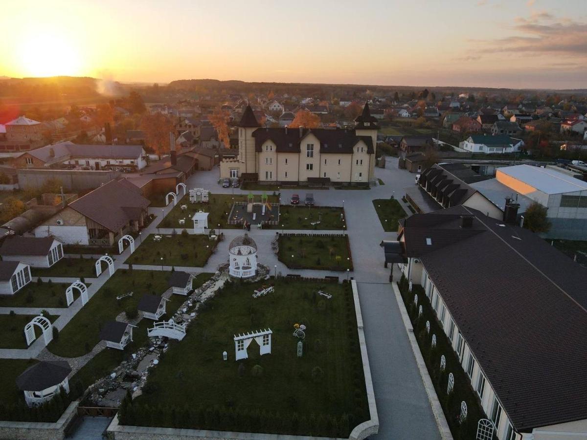 Готельно-Ресторанний Комплекс Прованс Парк Potchaïv Extérieur photo