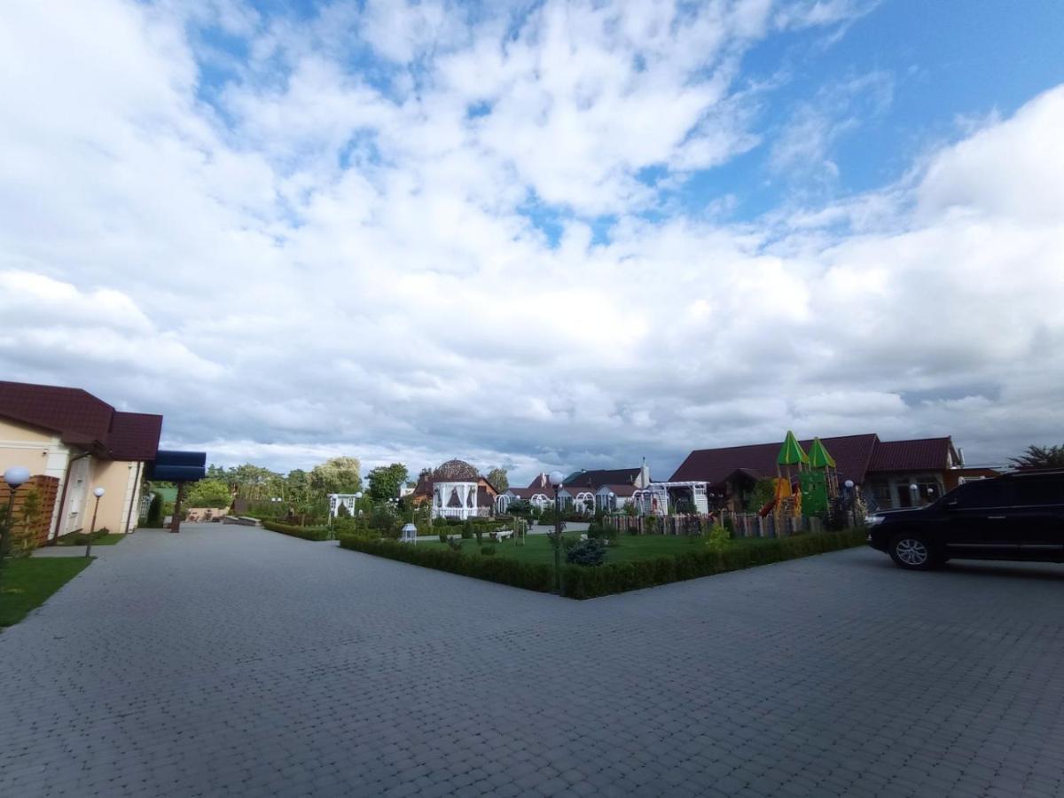 Готельно-Ресторанний Комплекс Прованс Парк Potchaïv Extérieur photo