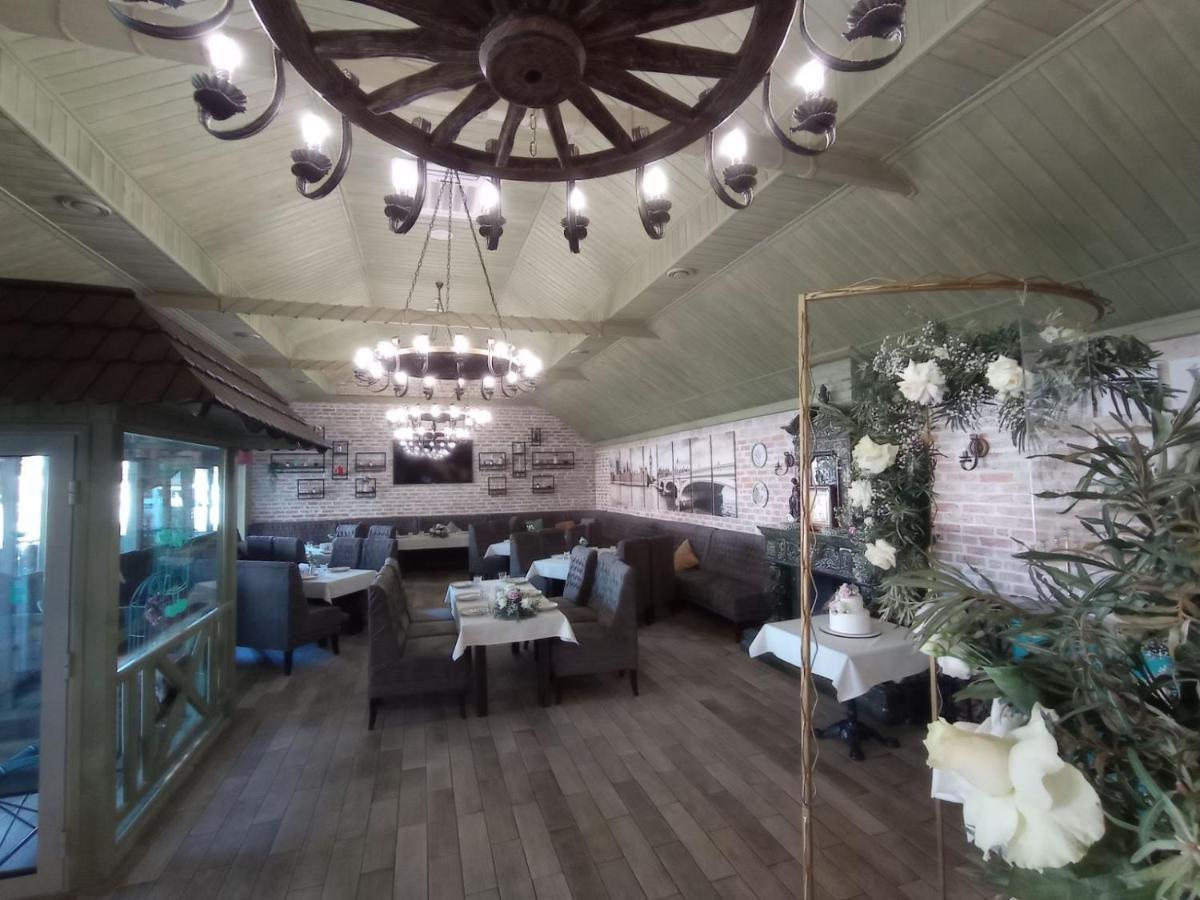Готельно-Ресторанний Комплекс Прованс Парк Potchaïv Extérieur photo