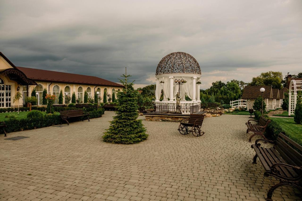 Готельно-Ресторанний Комплекс Прованс Парк Potchaïv Extérieur photo