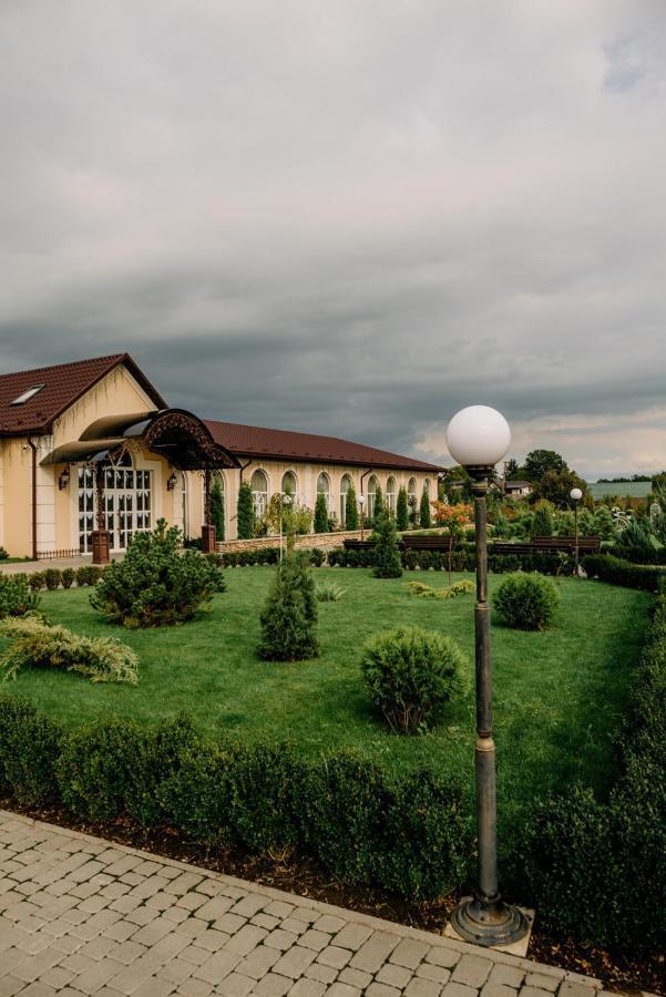 Готельно-Ресторанний Комплекс Прованс Парк Potchaïv Extérieur photo