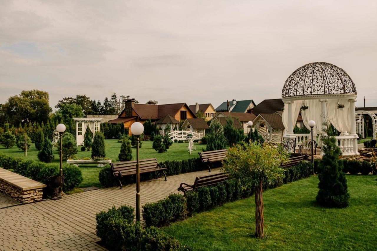 Готельно-Ресторанний Комплекс Прованс Парк Potchaïv Extérieur photo