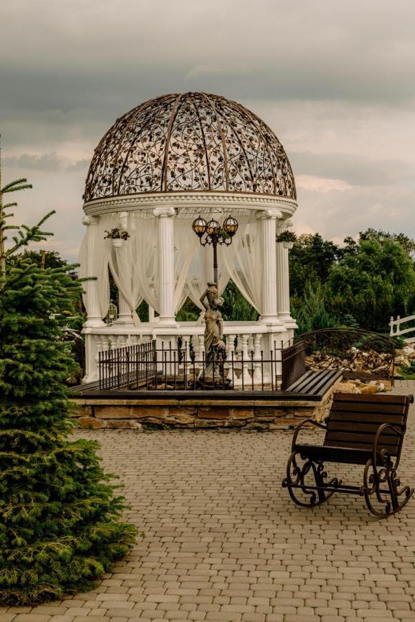 Готельно-Ресторанний Комплекс Прованс Парк Potchaïv Extérieur photo