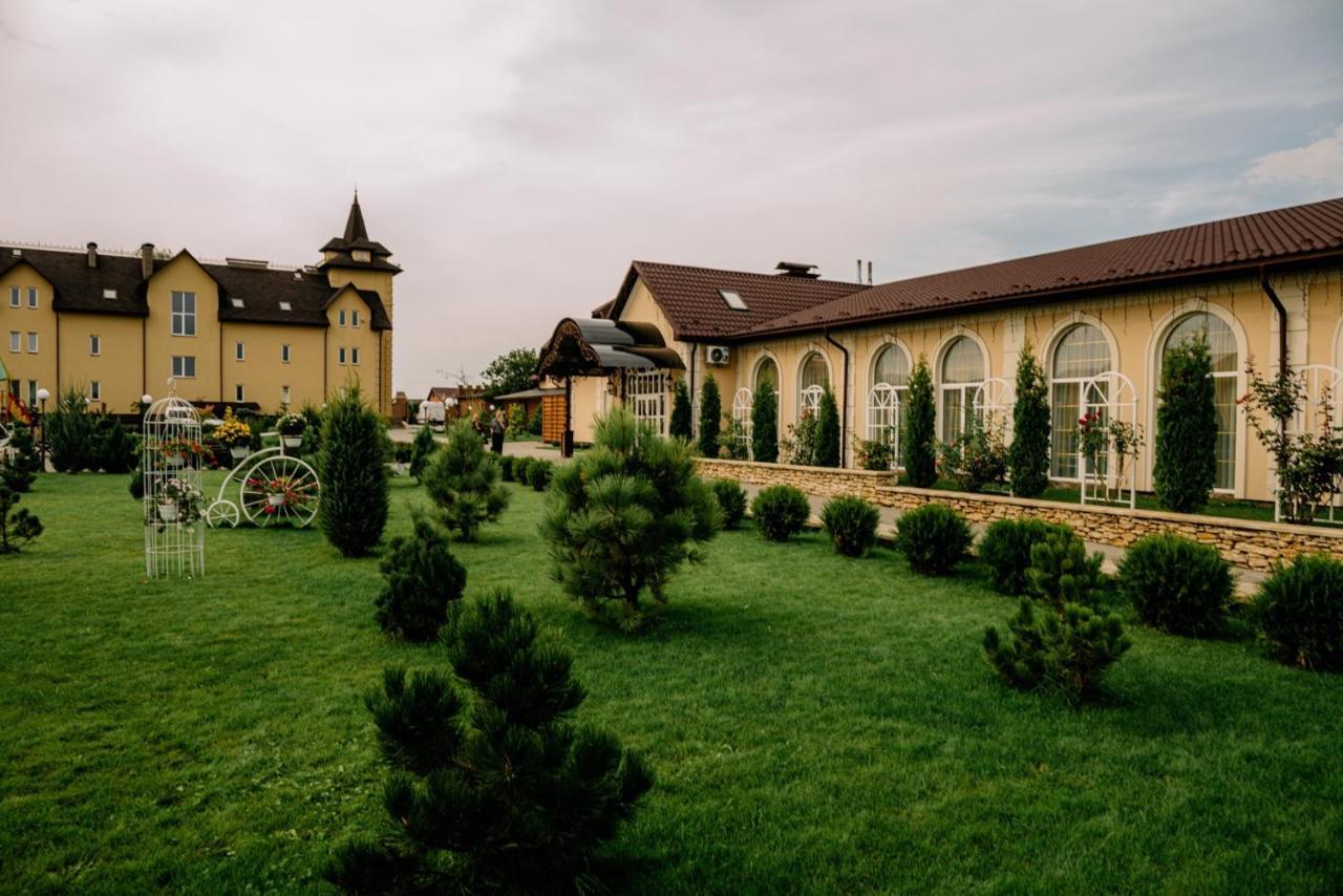 Готельно-Ресторанний Комплекс Прованс Парк Potchaïv Extérieur photo
