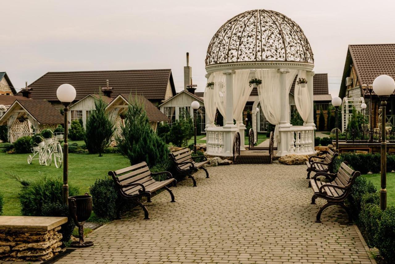 Готельно-Ресторанний Комплекс Прованс Парк Potchaïv Extérieur photo